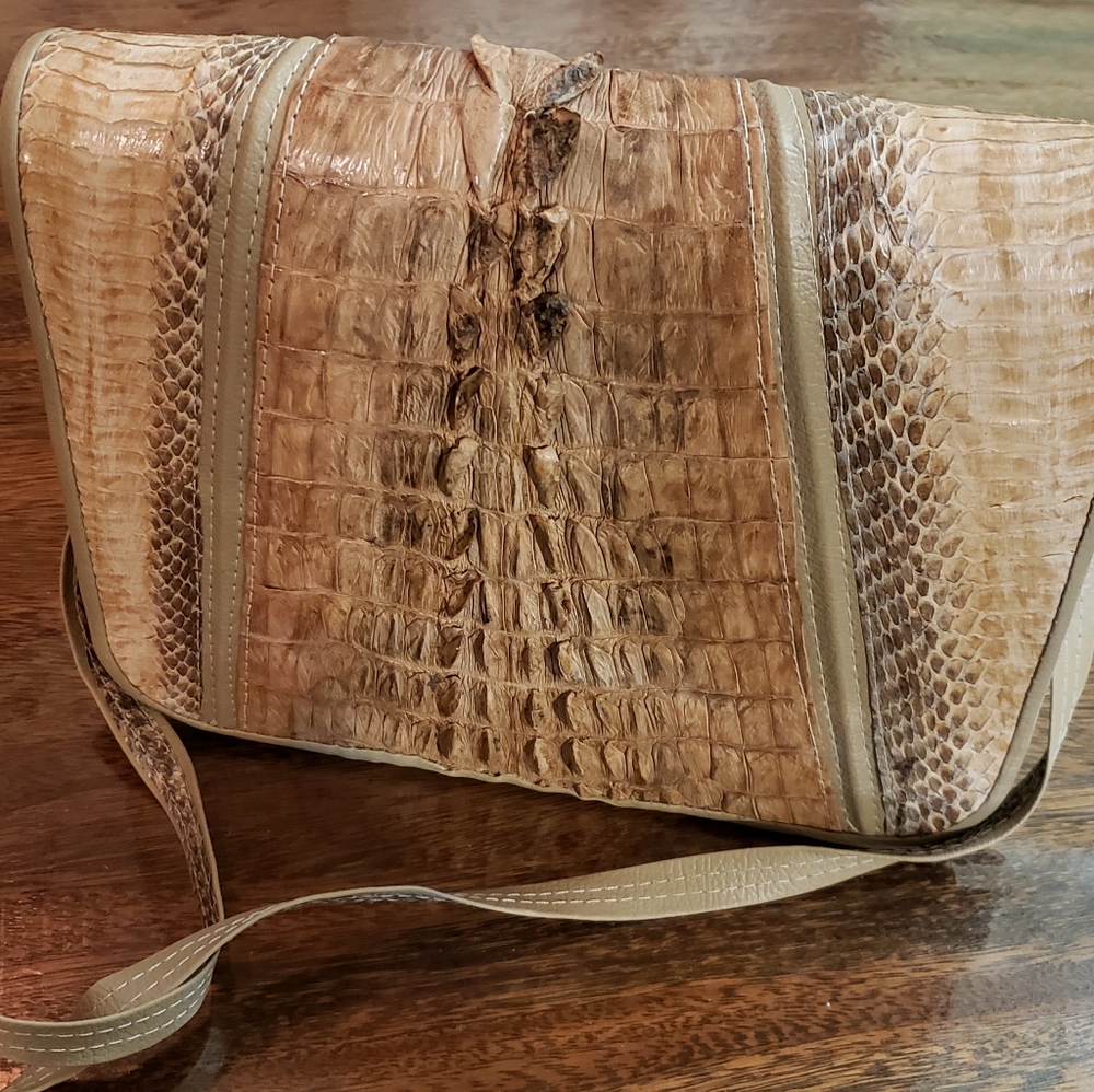 Unisex purse unique and natural leather